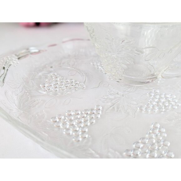 Vtg 1960s Clear Glass Snack Sandwich Set for Four Anchor Hocking Grapes Tea Set - Picture 10 of 10